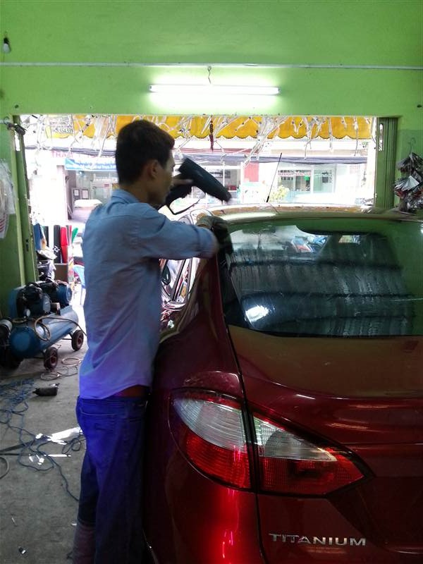 Dán kính cách nhiệt xe Ô tô